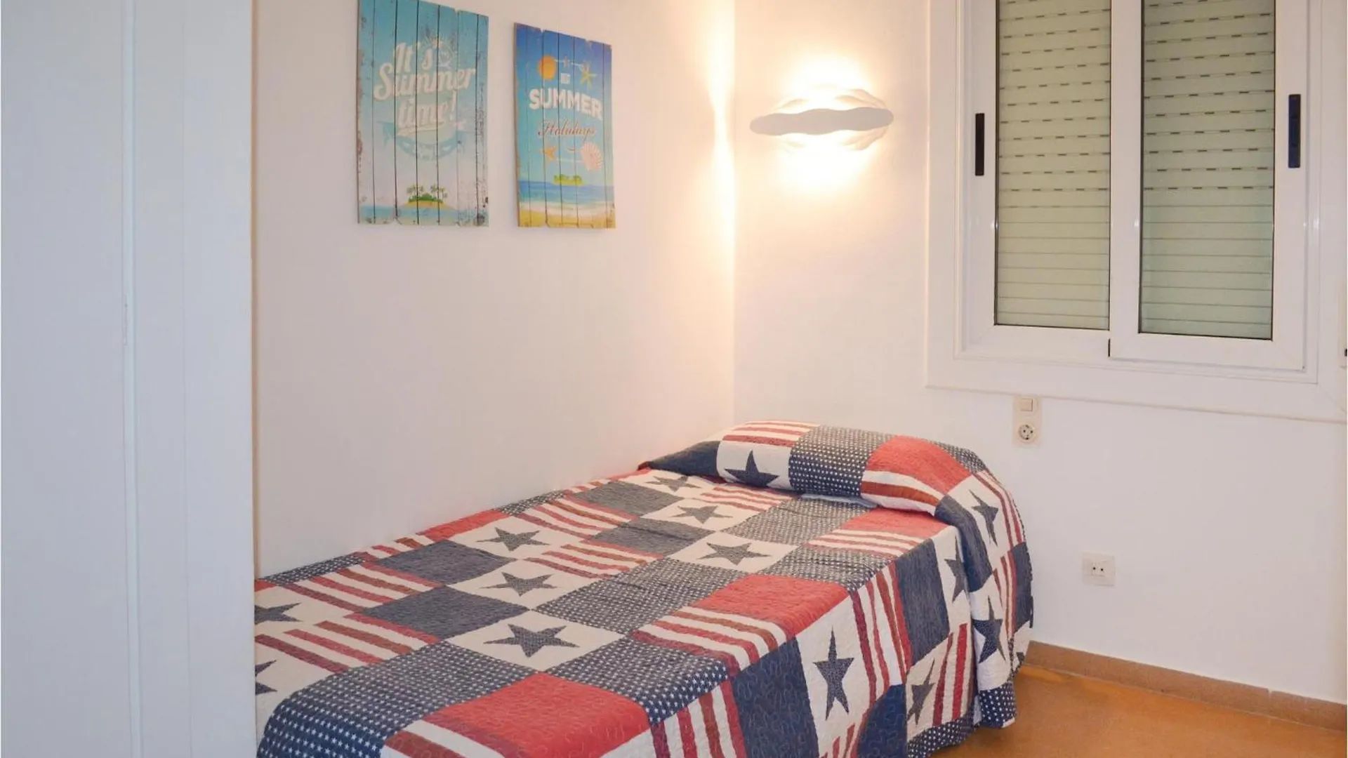 3 Bedroom Beautiful Apartment In 滨海略雷特 0*,  西班牙