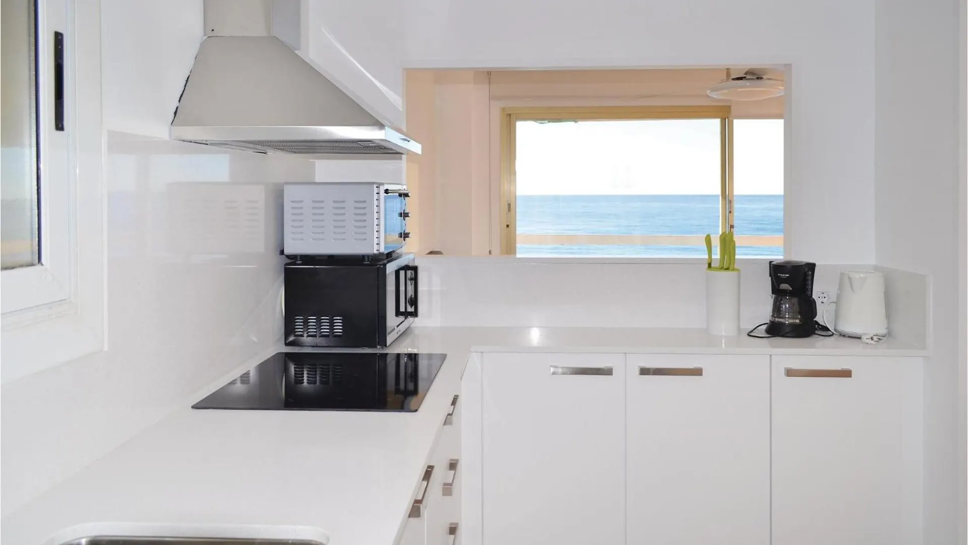 3 Bedroom Beautiful Apartment In 滨海略雷特